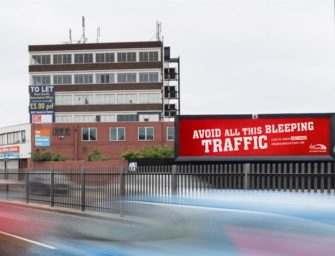 Наружная реклама Virgin Trains убеждает британских автомобилистов пересаживаться на поезда