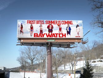 Погодозависимые билборды «Спасателей Малибу» напоминают американцам, что лето не за горами