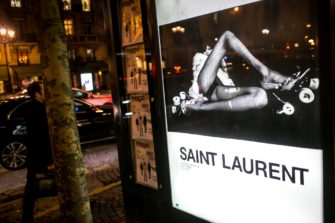 Во Франции запретили рекламу Yves Saint Laurent