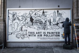 Наружная реклама пива Tiger очищает воздух