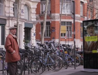 Легкомысленных пешеходов напугали билбордом, имитирующем аварию