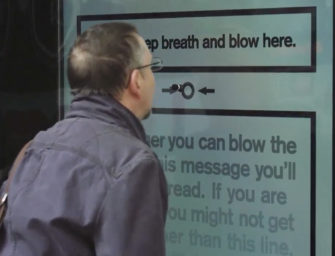 Проверка на «выдох» в антитабачной наружной рекламе Cancer Research UK