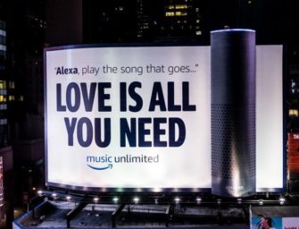 Amazon установила на Таймс-сквер 24-метровую инсталляцию в виде колонки Echo