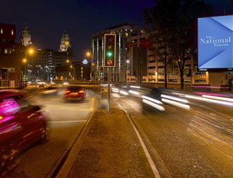 Британский офис JCDecaux расставляет сети