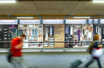 IKEA превратила переход в самый длинный гардероб