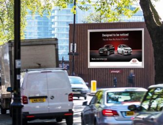 KIA проводит в Великобритании синхронизированную OOH-радио кампанию