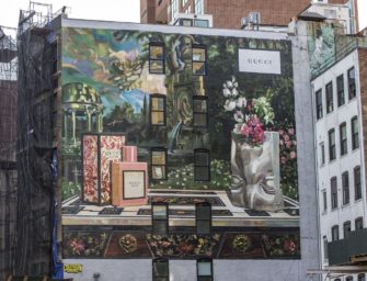В Нью-Йорке и Милане появились муралы Gucci Bloom