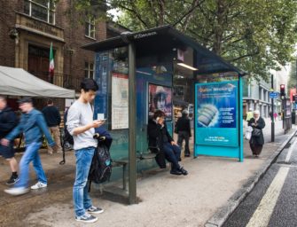 Perrigo продвигает в Лондоне Никвитин с помощью «мятной» автобусной остановки