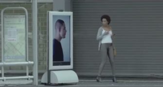 Чихающая реклама напомнила жителям Сан-Паулу о вакцинации против гриппа