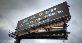 Во Флориде появился «пэчворк»-билборд для помощи жертвам урагана