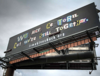 Во Флориде появился «пэчворк»-билборд для помощи жертвам урагана