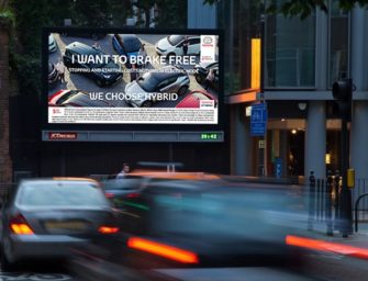 Toyota рекламирует в Великобритании гибридные автомобили в зависимости от интенсивности трафика