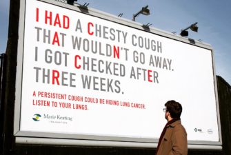 Кашляющий билборд Marie Keating Foundation предупредил дублинцев о раке легких