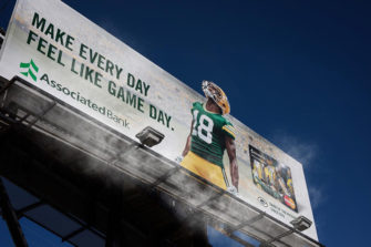 Рекламный «отжиг» Associated Bank вызвал шквал сообщений о пожаре