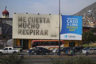 В Лиме выхлопные газы поставили на службу наружной рекламе