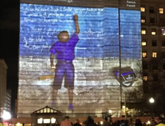 Университет в Бостоне превратил защитную фасадную сетку в арт-объект