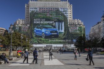 Ford установил мировой рекорд по размеру рекламного баннера