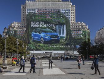 Ford установил мировой рекорд по размеру рекламного баннера