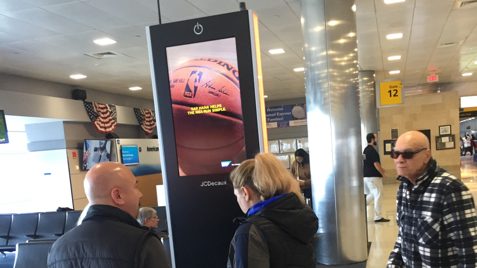 JCDecaux-charging-station-airport