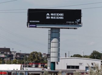 Дрейк рассказал о новом альбоме с помощью билбордов в Торонто