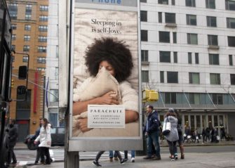 Домашний текстиль Parachute дразнит амбициозных жителей Нью-Йорка эскапистской рекламой