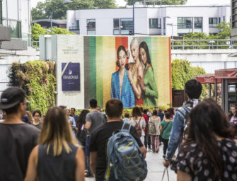 Swarovski анонсирует новую коллекцию в интерактивной наружной рекламе