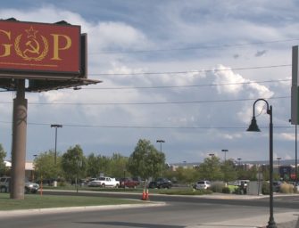 Американка арендовала билборд для критики республиканцев