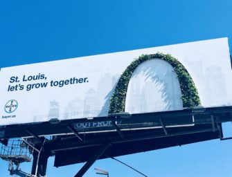 Bayer отметил слияние с Monsanto билбордом из зелени