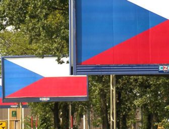 Czech Outdoor обязался демонтировать придорожные конструкции