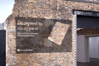 В новой кампании Microsoft поместил свой флагманский ноутбук в тень