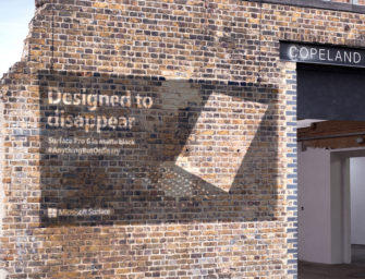 В новой кампании Microsoft поместил свой флагманский ноутбук в тень