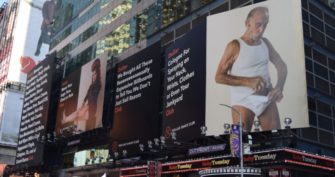 Предновогодняя реклама Dollar Shave Club взяла под свой контроль Тайм-сквер