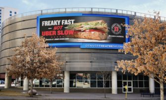 Наружная реклама Jimmy John’s троллит сервисы доставки еды
