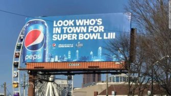 Не рекламные ролики, а билборды — вот о чем говорили американцы в преддверии Супербоула