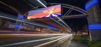 Route: две трети британцев еженедельно контактируют с DOOH-носителем, как минимум, раз