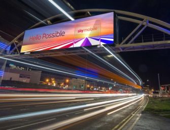 Route: две трети британцев еженедельно контактируют с DOOH-носителем, как минимум, раз