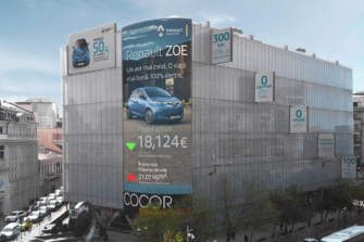 Билборд Renault дает скидку на электрокары в зависимости от уровня загрязнения воздуха