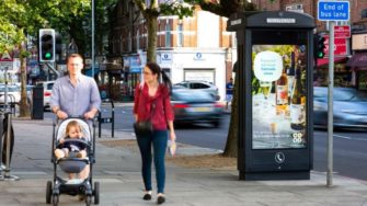 Co-op проводит мультитриггерную DOOH-кампанию для популяризации «летнего» ассортимента