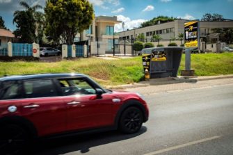 В ЮАР реклама на нескольких автобусных остановках — эффективная медиаинвестиция