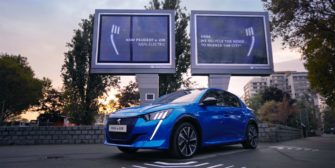 Билборды для зарядки электромобилей Peugeot будут получать энергию из городского шума