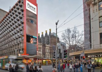 Производитель дронов Parrot стимулировал предпраздничные продажи в Австралии с помощью OOH рекламы