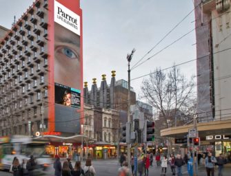 Производитель дронов Parrot стимулировал предпраздничные продажи в Австралии с помощью OOH рекламы