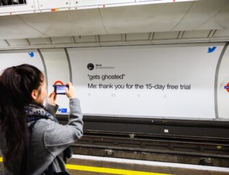«Спасибо за демо-версию». Twitter разместил в лондонском метро посты о неудачных свиданиях