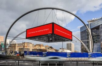 Как The Economist продает подписку с помощью OOH рекламы