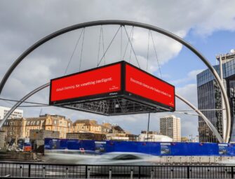 Как The Economist продает подписку с помощью OOH рекламы