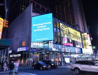 Сооснователь Reddit арендовал экран на Таймс-сквер, чтобы призвать людей сидеть дома