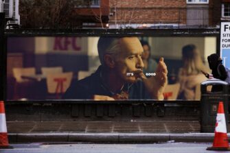 KFC выпустил оду облизыванию пальцев