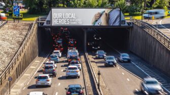 Социальная реклама Ocean Outdoor благодарит всех тех, кто на передовой борьбы с COVID-19