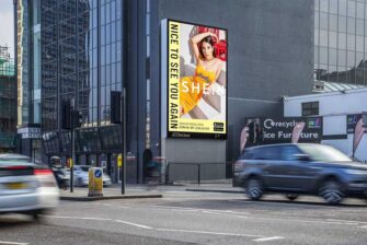 Выручка крупнейшего в мире оператора OOH рекламы рухнула на 63%