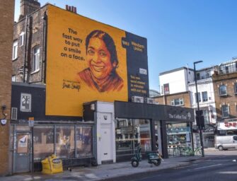 Как в статичной наружной рекламе показать «скорость»? Нарисовать сюжет за считанные минуты